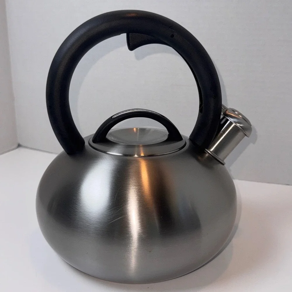 Cuisinart Tea Kettle Unisex 2QT Silver CTK-SS4 Brushed Stainless Steel Whistling